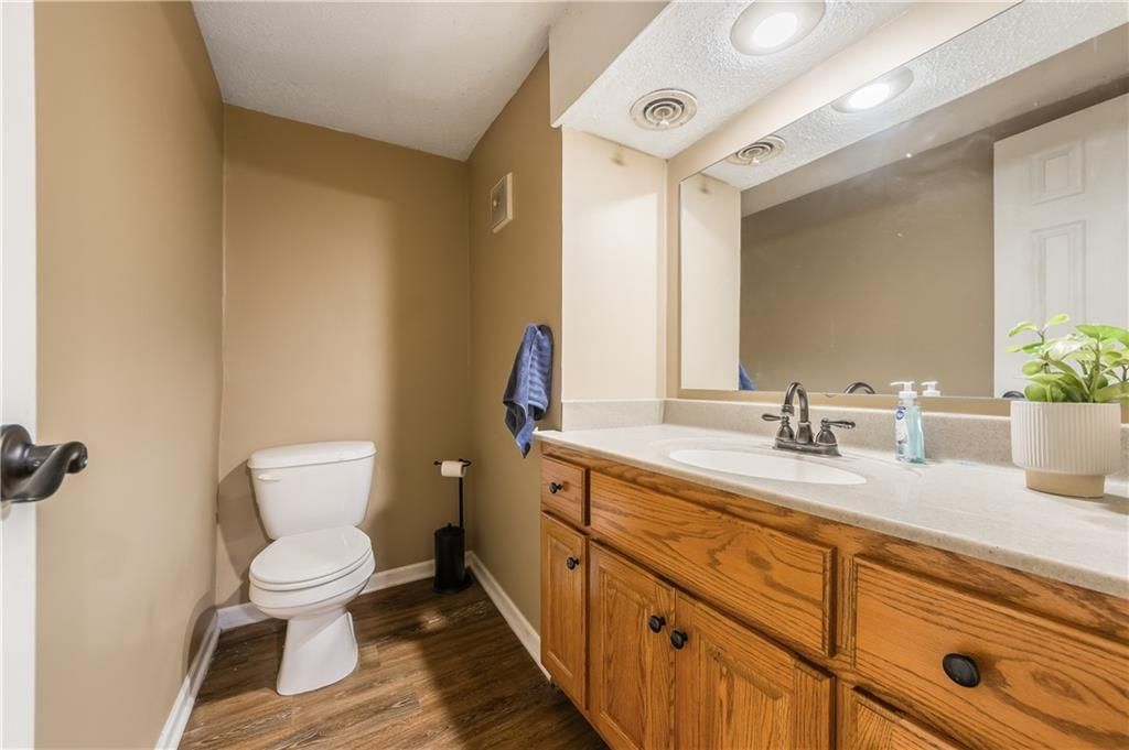 603 Montgomery Street — photo 35