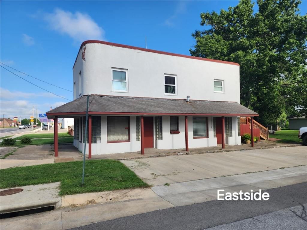 114 E Saint John Street — photo 33