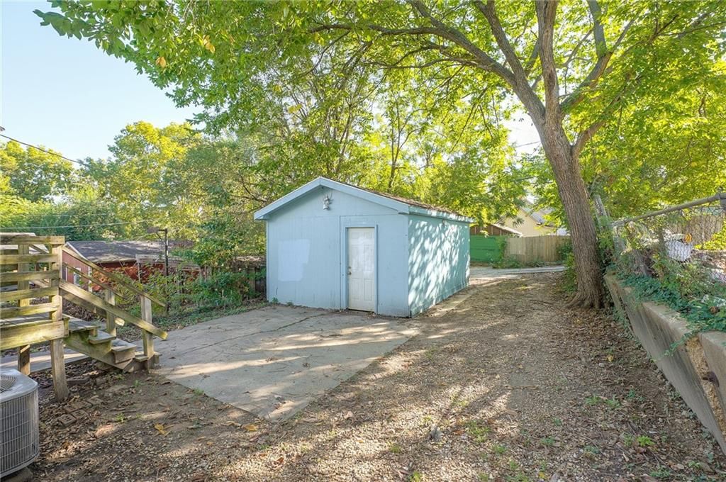 203 N Thorpe Street — photo 27