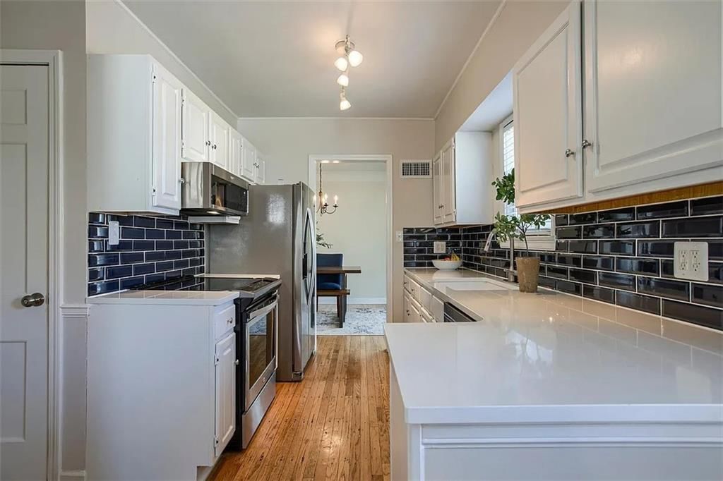 8018 Belleview Avenue — photo 11