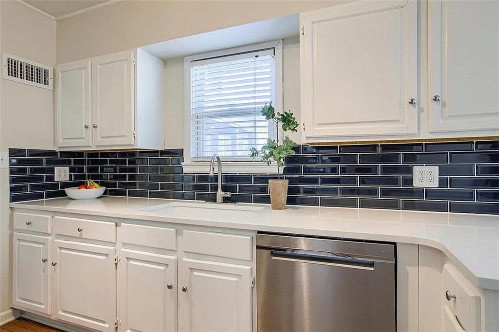8018 Belleview Avenue — photo 12