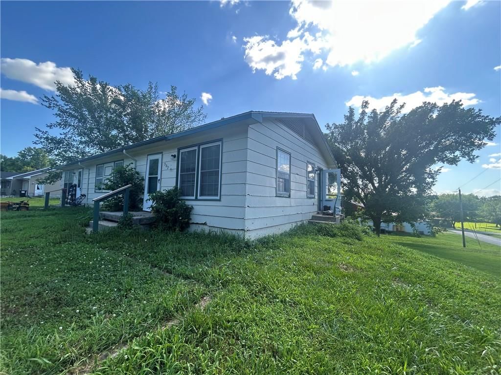 302 Montgomery Court — photo 39