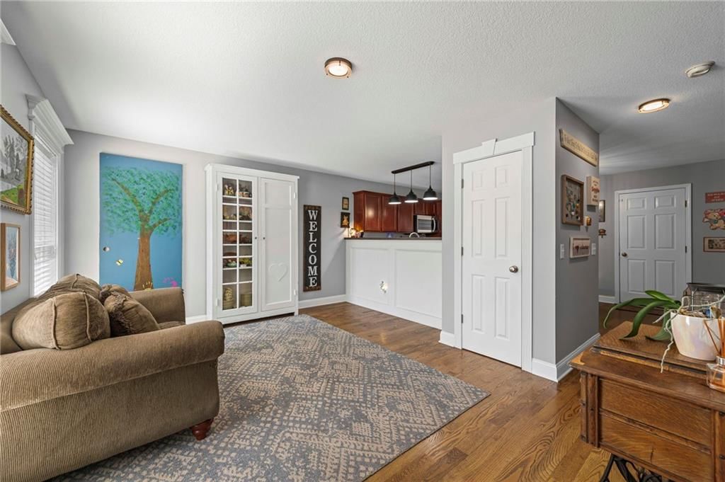 8123 N Oakley Avenue — photo 5