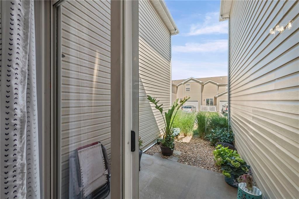 8123 N Oakley Avenue — photo 8