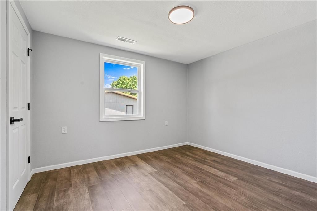 812 W Royle Street — photo 16
