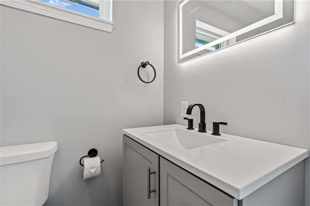 812 W Royle Street — photo 25