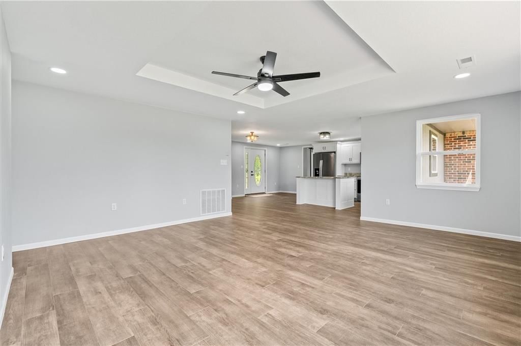 812 W Royle Street — photo 7