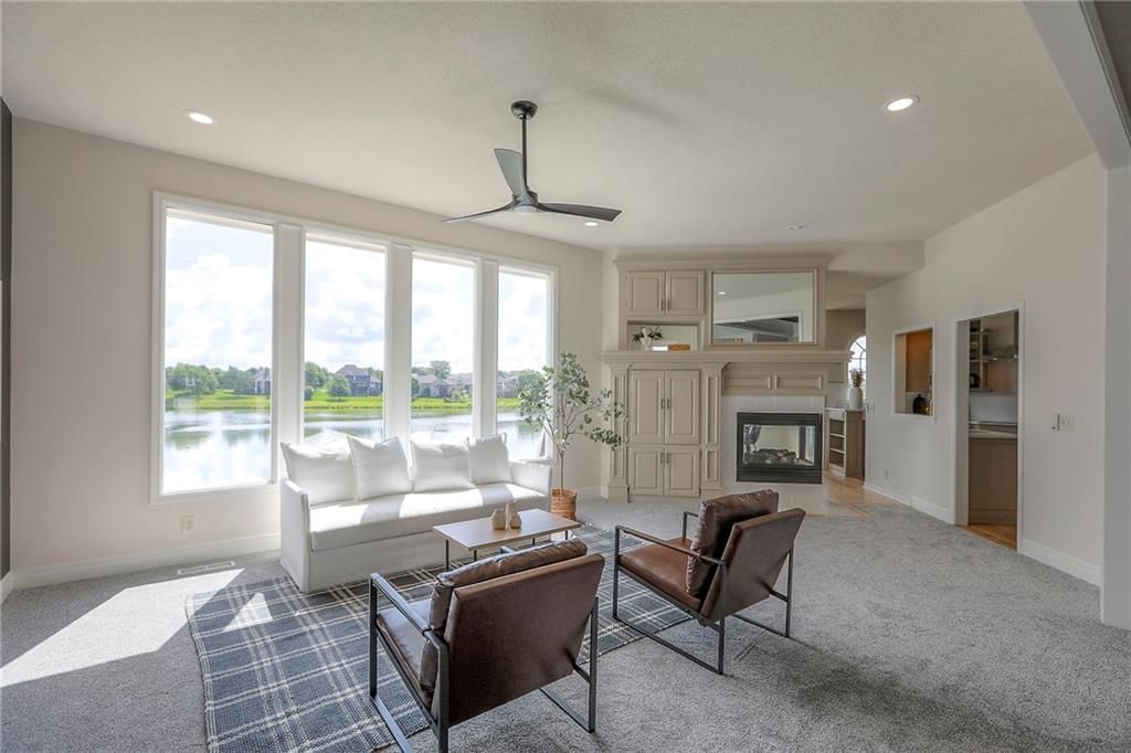 129 SE Chelsea Drive — photo 4