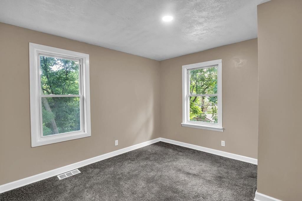 2406 Kensington Avenue — photo 22