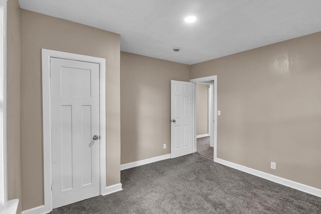 2406 Kensington Avenue — photo 23