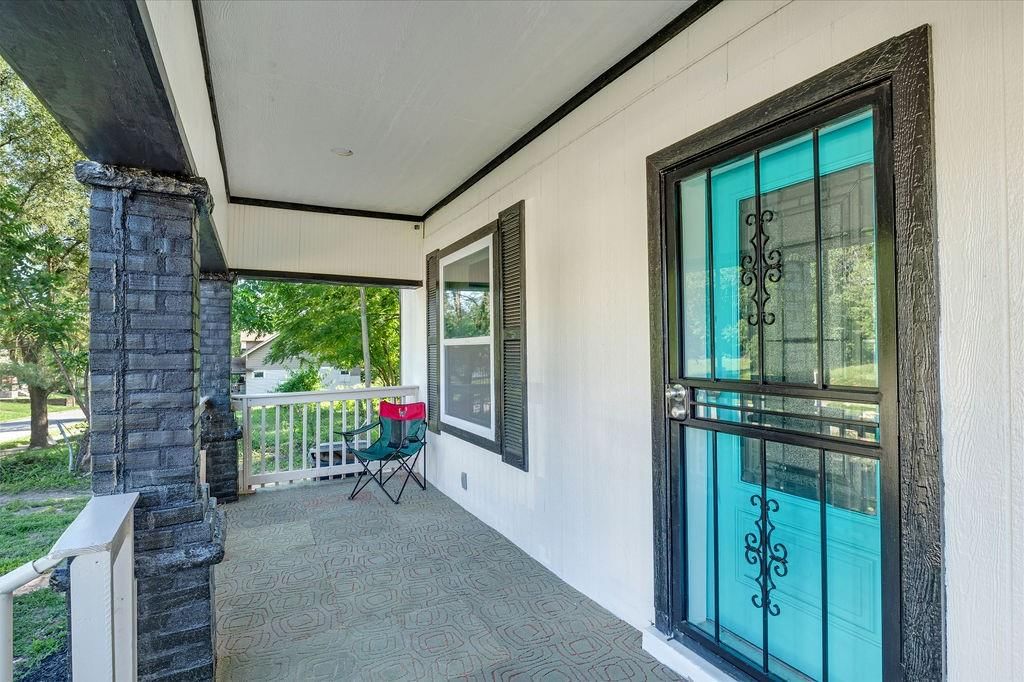 2406 Kensington Avenue — photo 6
