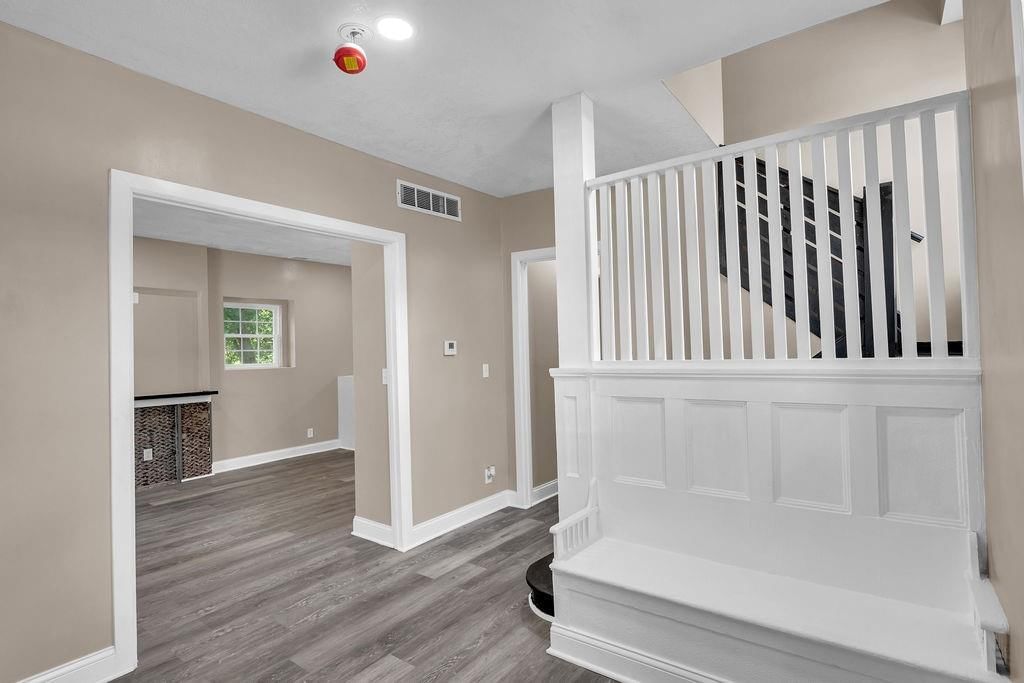 2406 Kensington Avenue — photo 7
