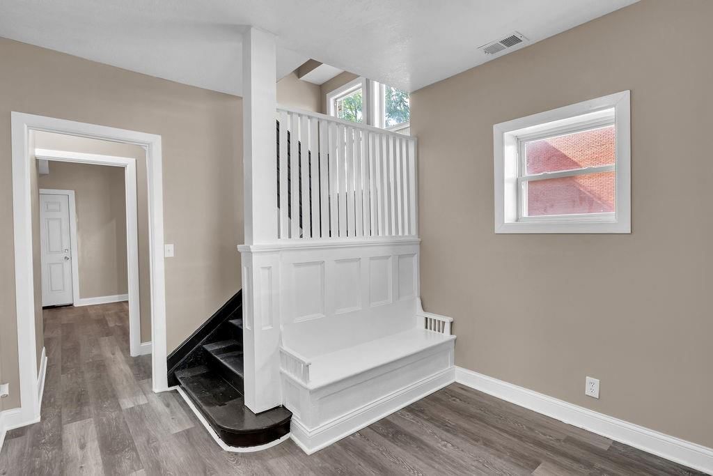 2406 Kensington Avenue — photo 8