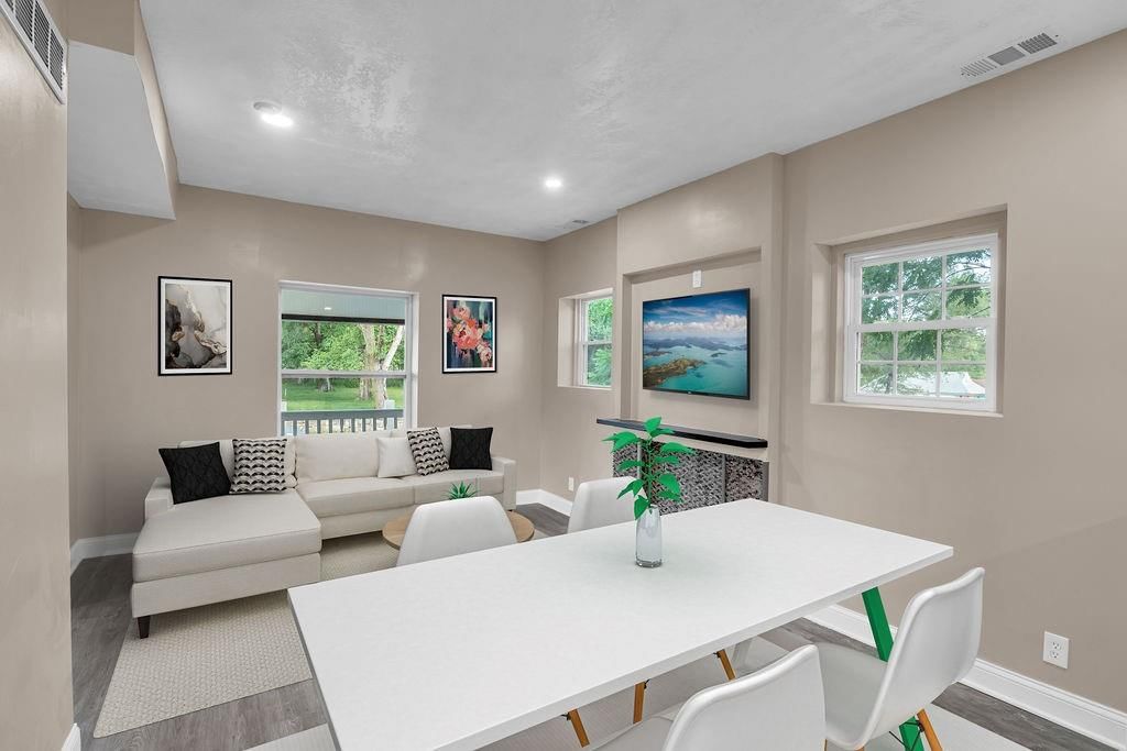 2406 Kensington Avenue — photo 10
