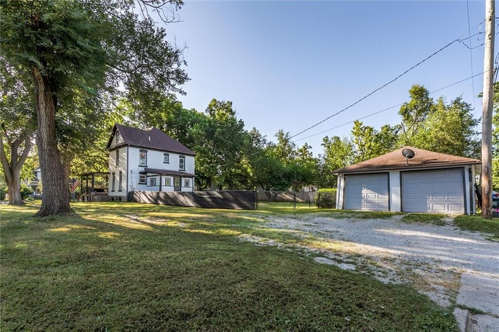 404 S Sycamore Street — photo 2