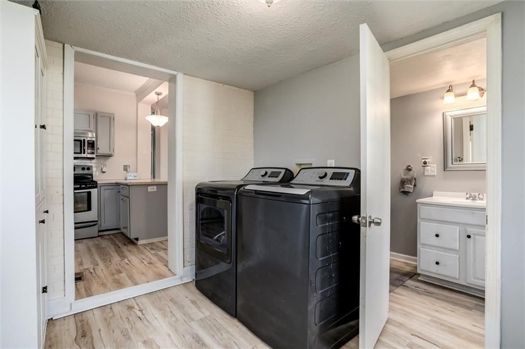 404 S Sycamore Street — photo 18