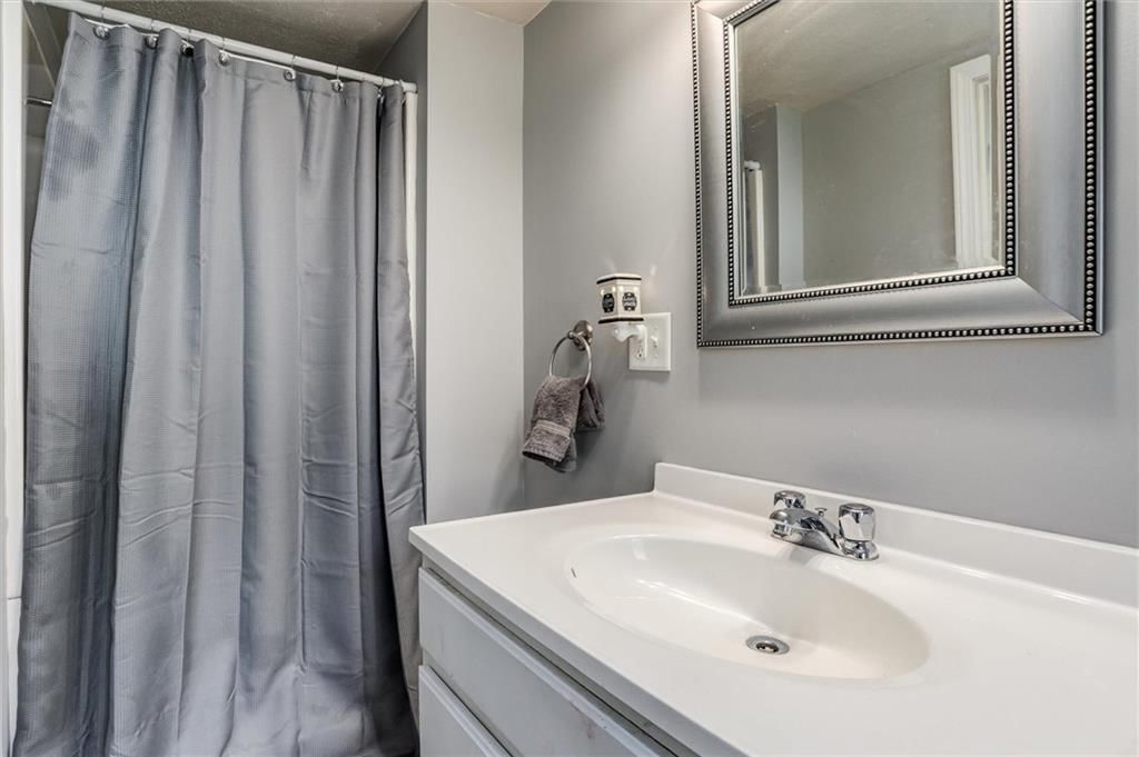 404 S Sycamore Street — photo 19