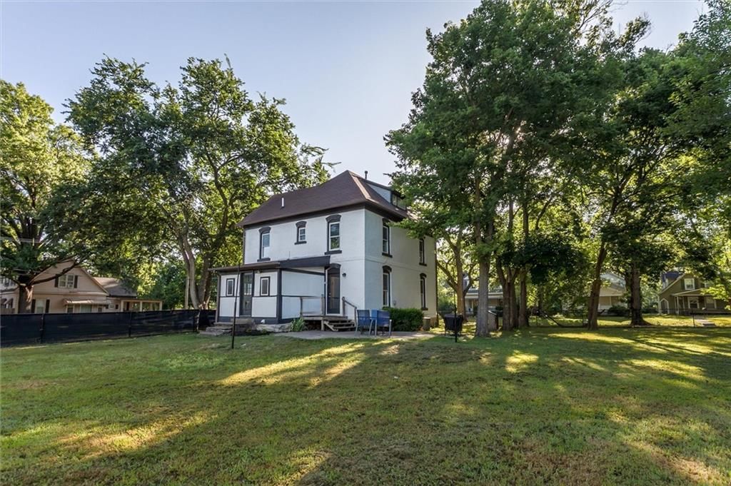 404 S Sycamore Street — photo 4