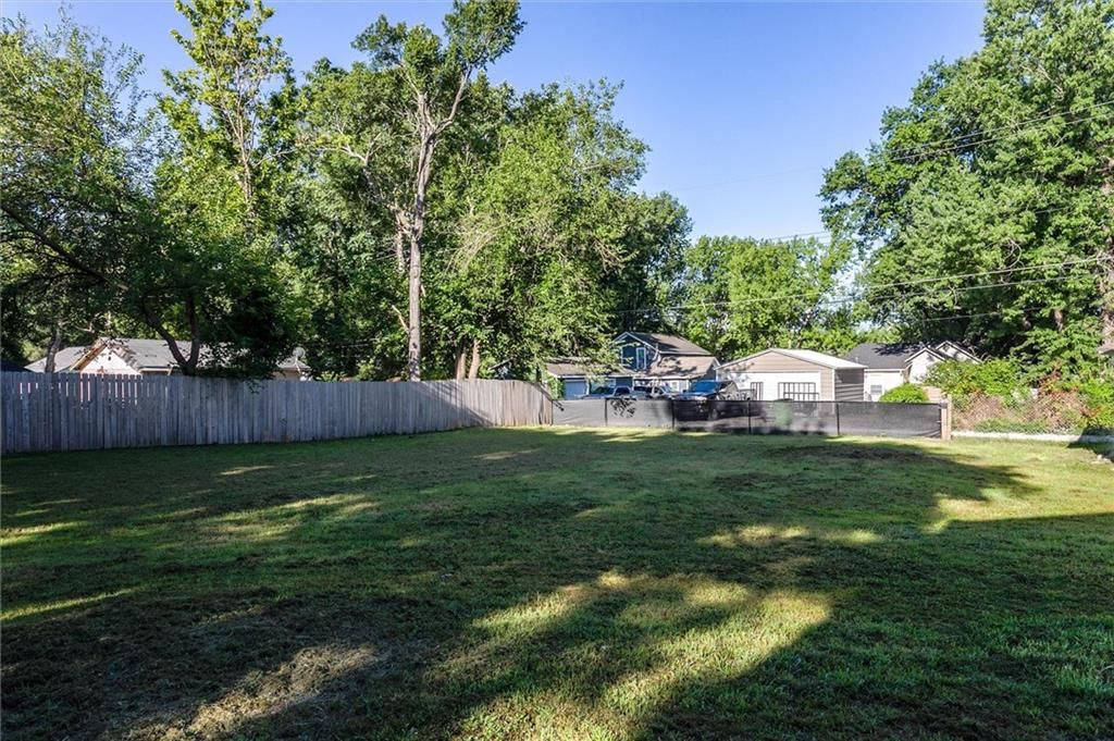 404 S Sycamore Street — photo 7