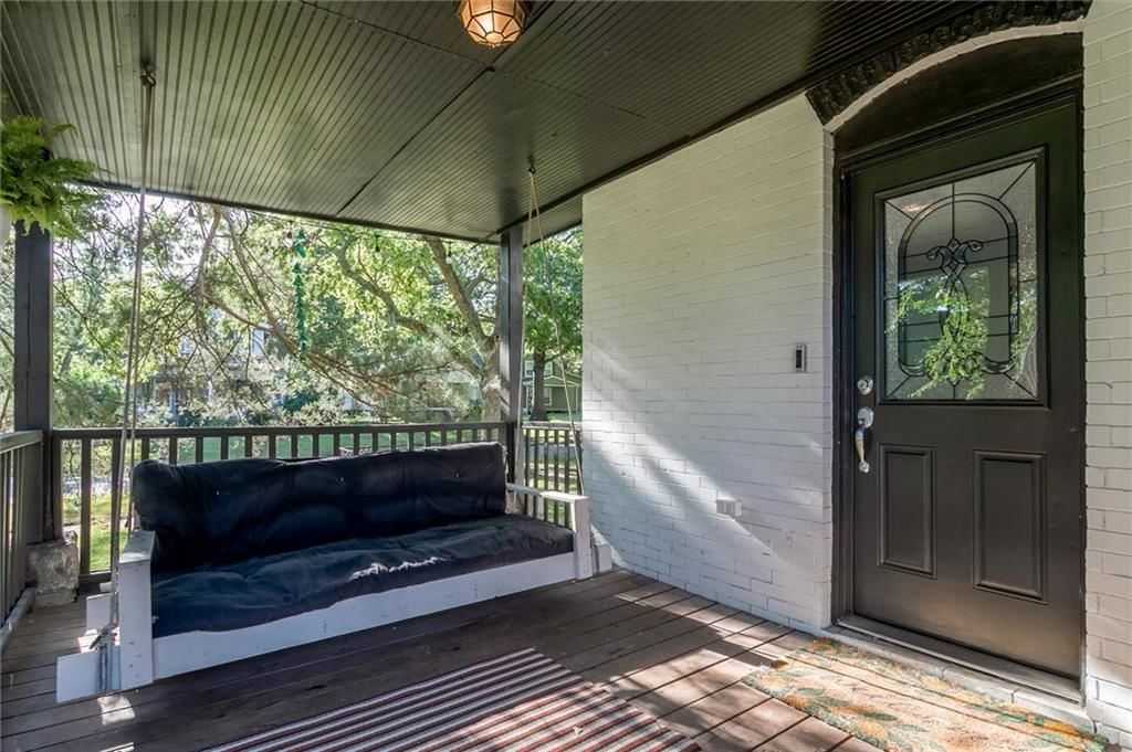 404 S Sycamore Street — photo 8