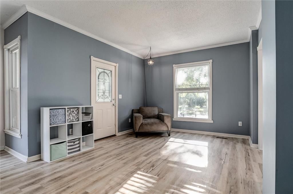 404 S Sycamore Street — photo 9