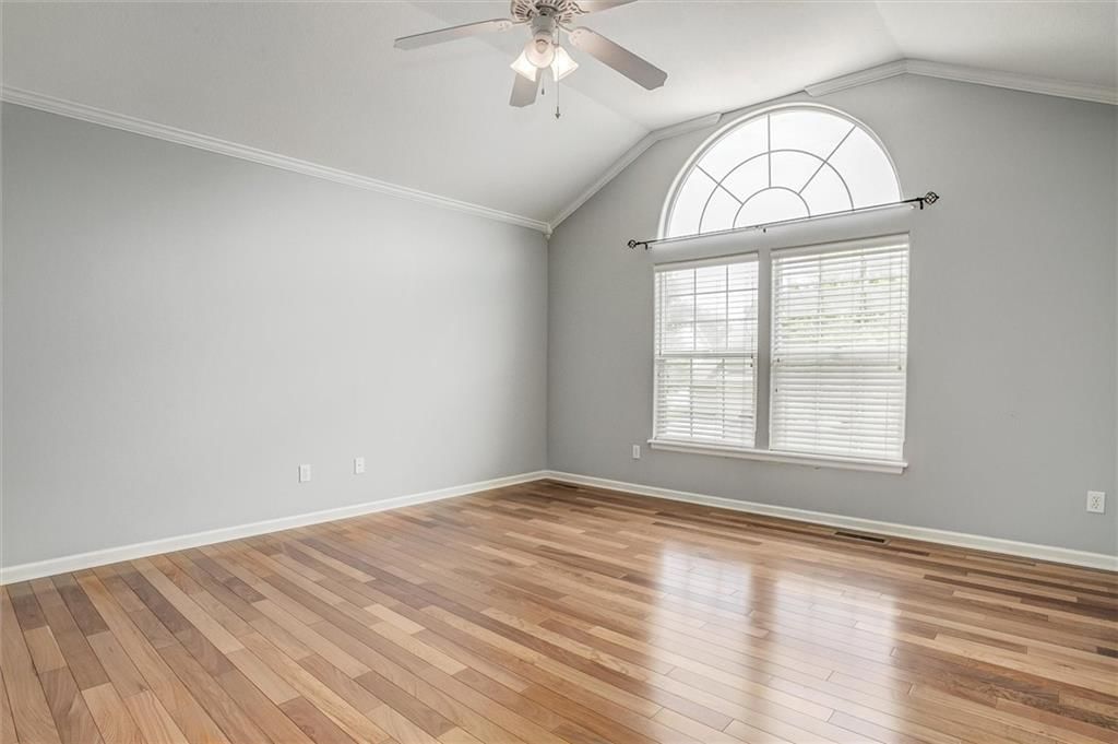 560 S Juniper Street — photo 14