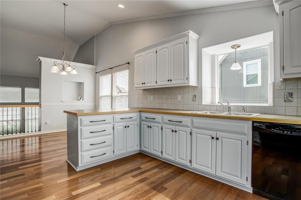 560 S Juniper Street — photo 8