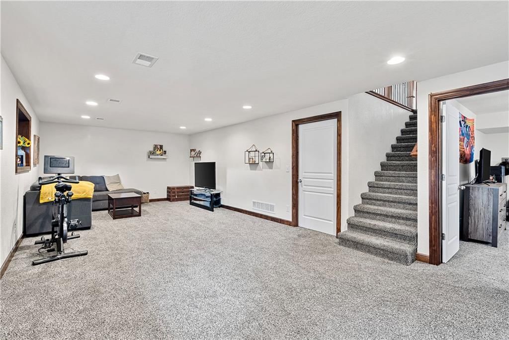 1658 Davis Circle — photo 20