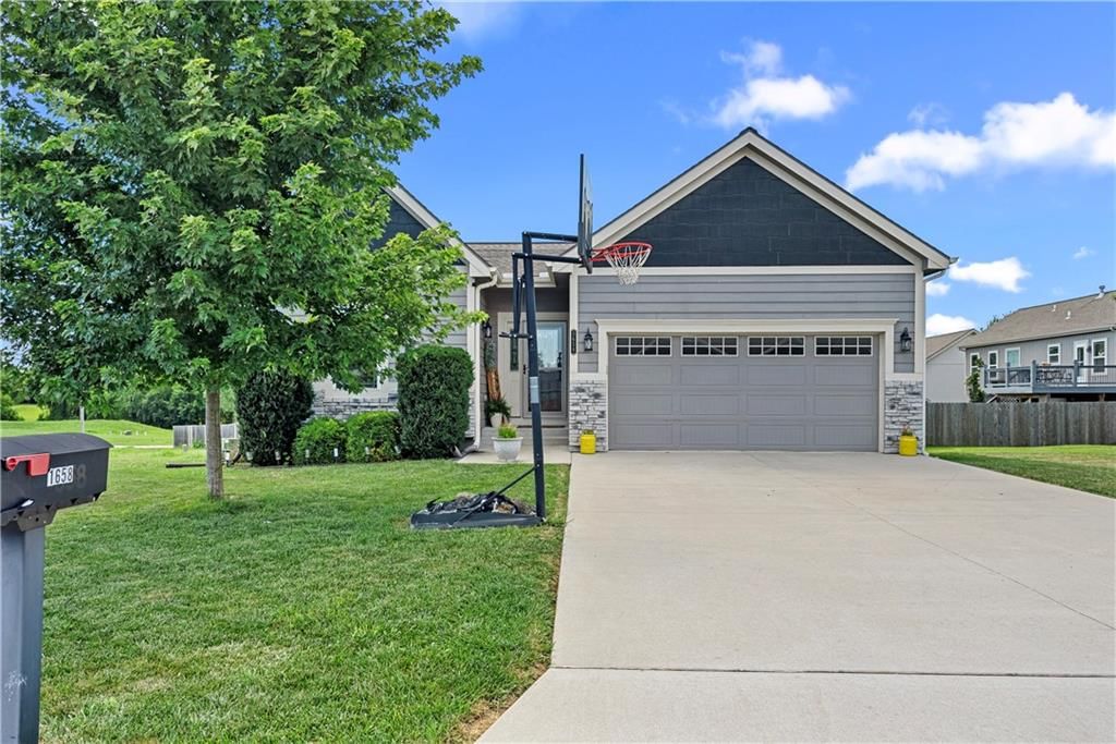 1658 Davis Circle — photo 36