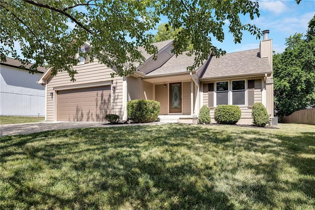 1541 NE Tawny Drive — photo 2