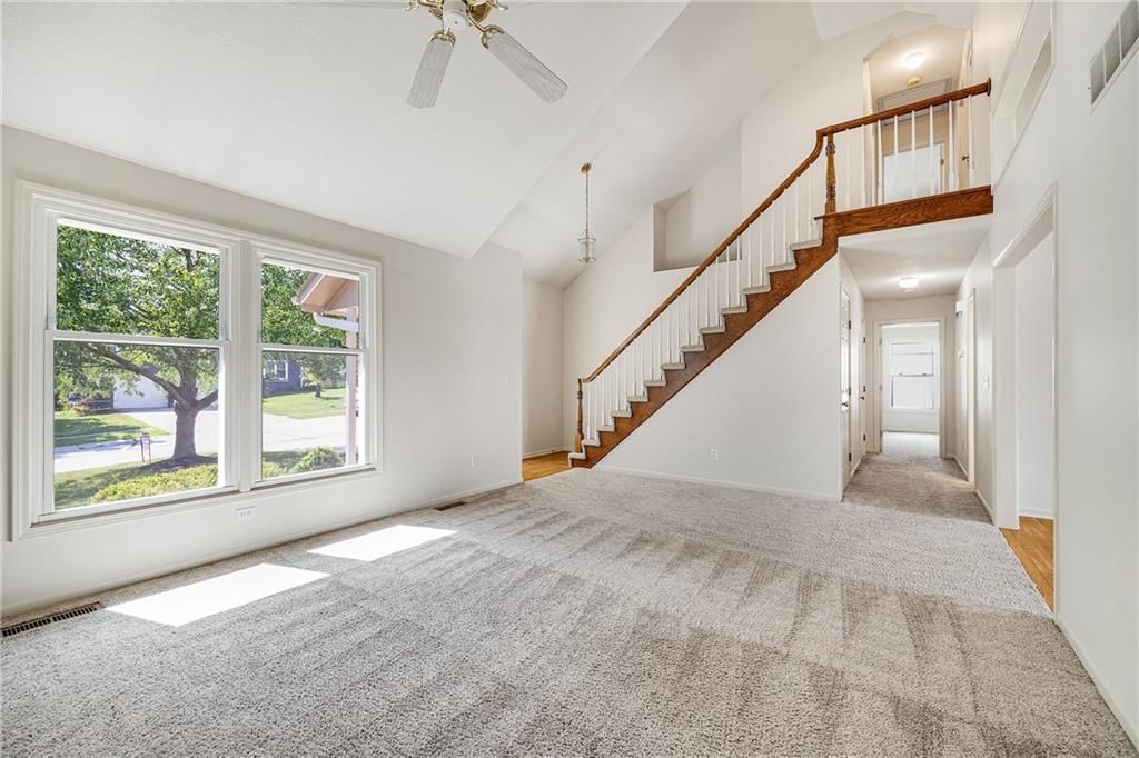 1541 NE Tawny Drive — photo 4