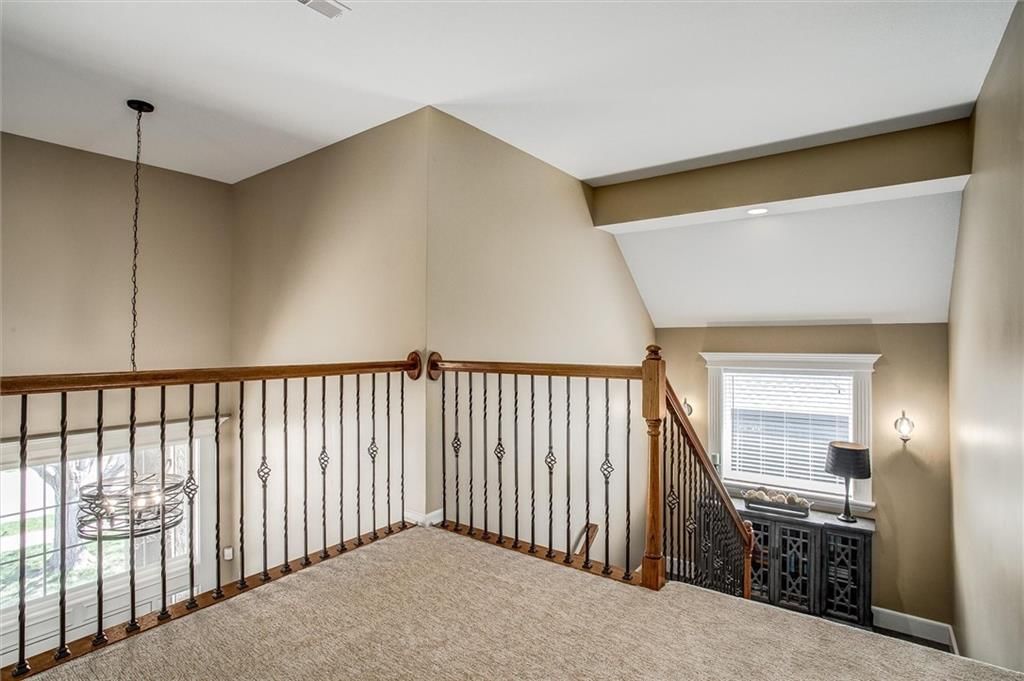 512 NE Spring Creek Place — photo 24