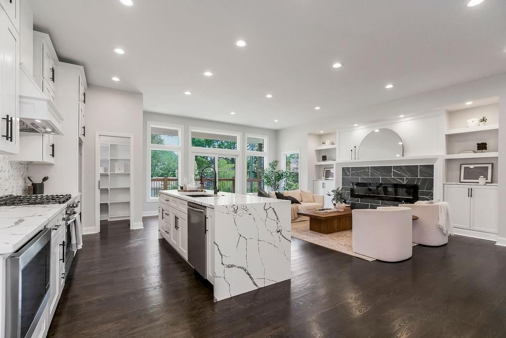 2201 W 74th Street — photo 3