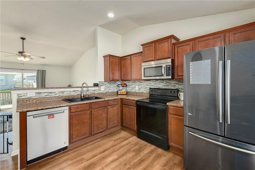 14324 Richmond Avenue — photo 9