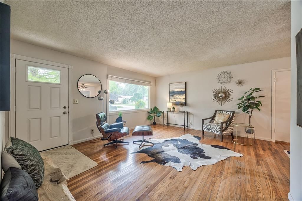 4306 W 78th Terrace — photo 3