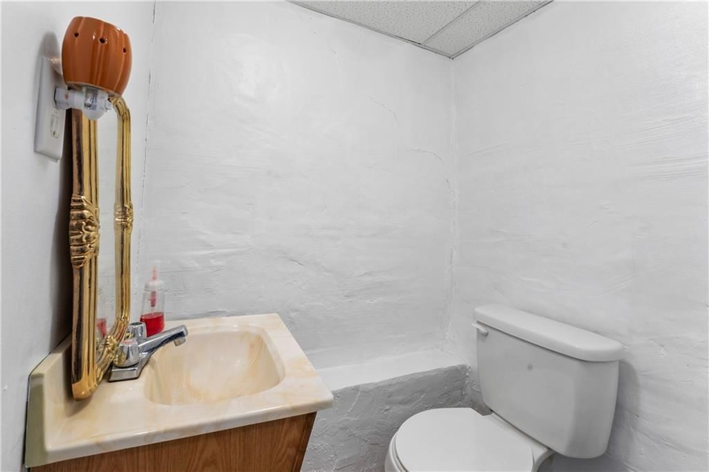 509 S Locust Street — photo 43