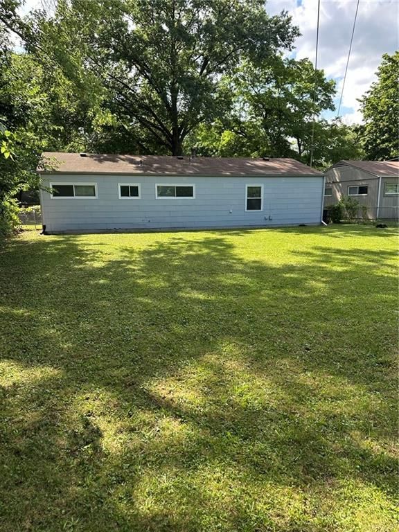 11001 Ewing Avenue — photo 12