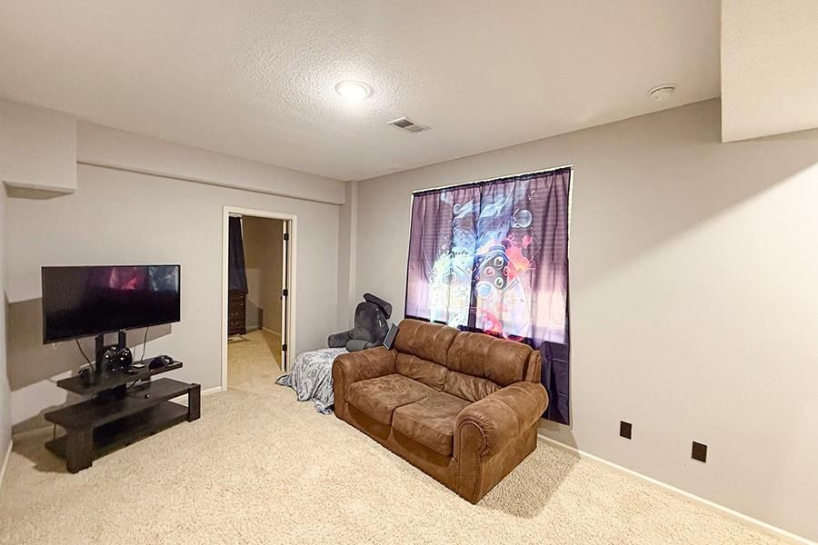 12748 Walker Avenue — photo 27
