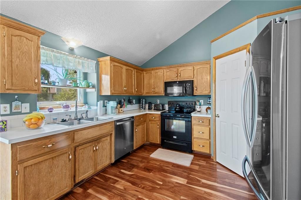 1756 Ray Street — photo 10