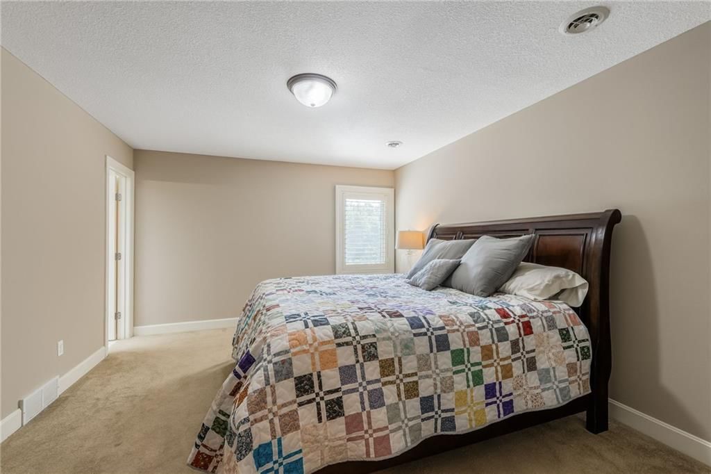 1105 Guinevere Drive — photo 34