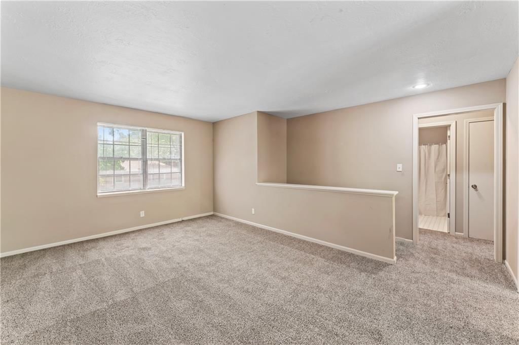 12912-12914 Beacon Avenue — photo 5