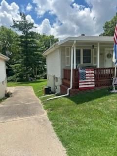 1907 N Grove Drive — photo 3
