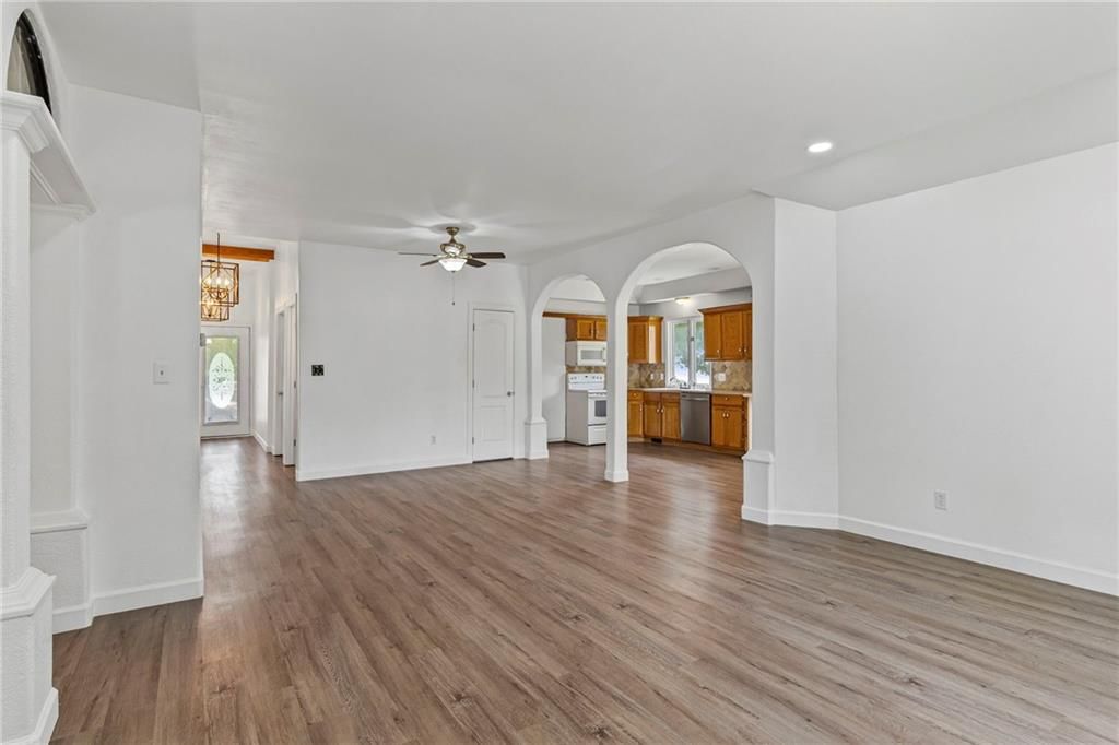 1914 S Grand Avenue — photo 12
