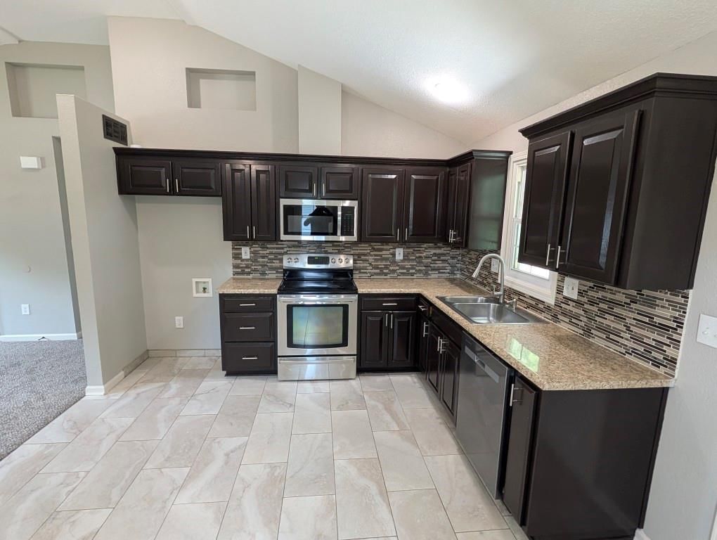 2205 S Owing Street — photo 11