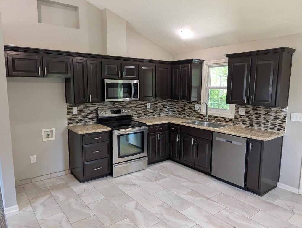 2205 S Owing Street — photo 10
