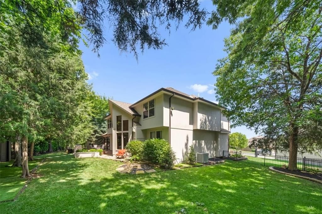6822 Woodstock Court — photo 39