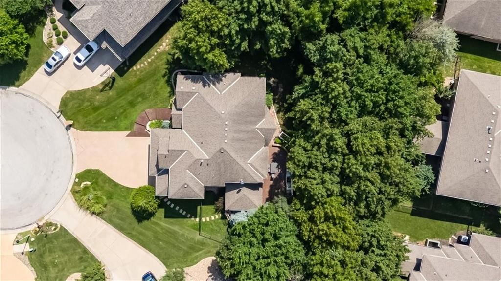 6822 Woodstock Court — photo 42