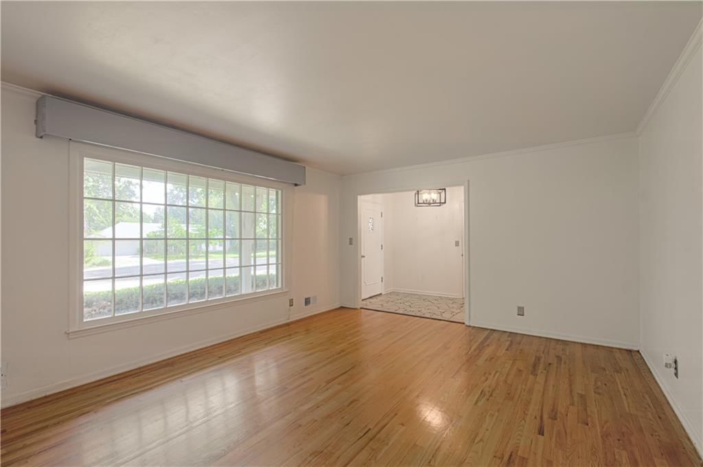 413 W 111 Terrace — photo 8