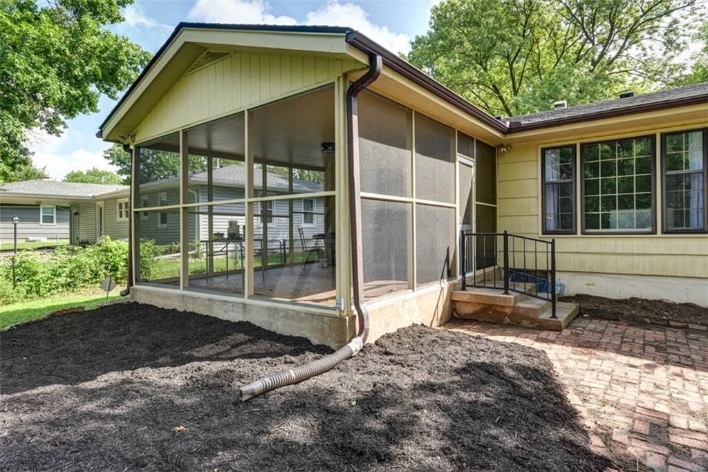 4714 NE Chouteau Drive — photo 39