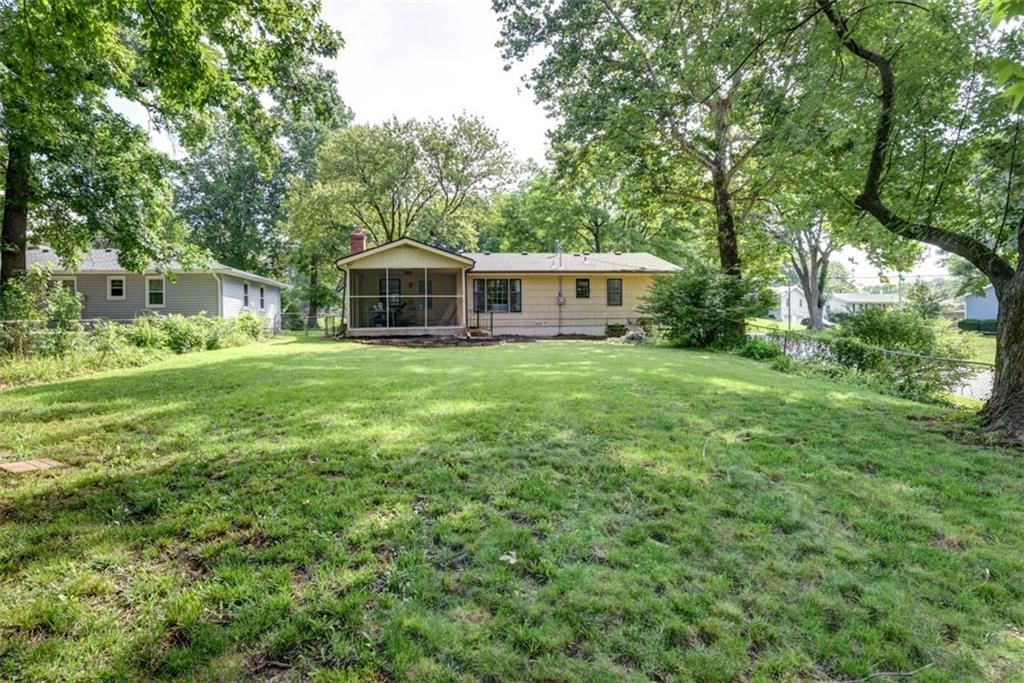 4714 NE Chouteau Drive — photo 45